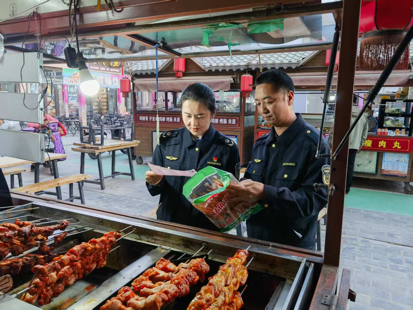 甘肅省臨澤縣市場(chǎng)監(jiān)管局多舉措規(guī)范預(yù)包裝食品與散裝食品標(biāo)簽標(biāo)識(shí)經(jīng)營行為